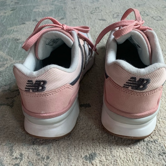 Women’s New Balance 997 - Picture 3 of 4